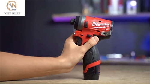 Máy bắn vít Milwaukee M12 FID chạy êm vói 4 chế độ hoàn hảo