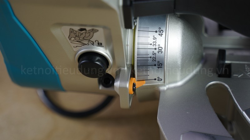 Máy cắt nhôm Makita LS1019L