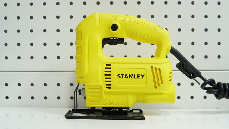 Máy cưa lọng Stanley SJ45 có thiết kế gọn nhẹ, hoạt động mạnh mẽ với công suất 450W