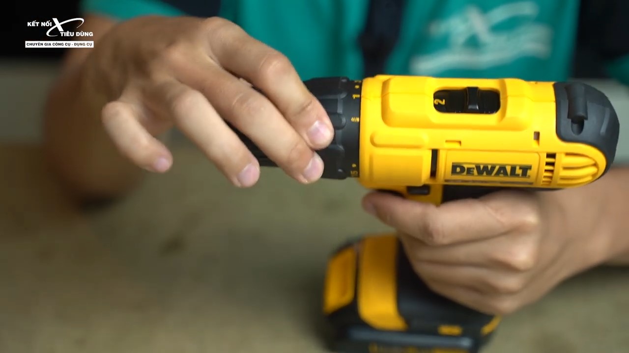 Dewalt DCD734 có trang bị vòng vặn chỉnh chế độ khoan