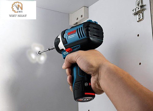 Ứng dụng của máy khoan pin Bosch cầm tay trong cuộc sống