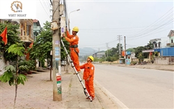 Hướng dẫn chọn loại thang cho thợ điện thường khi làm việc