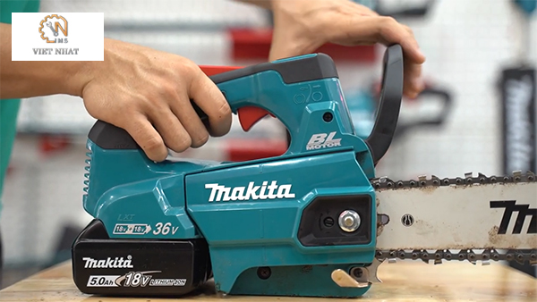 Cách sử dụng máy cưa xích pin Makita DUC406 đúng cách hiệu quả