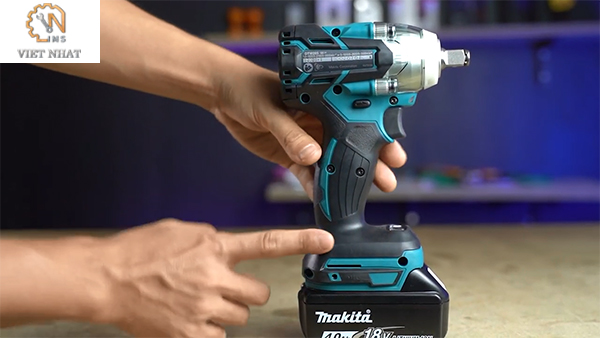 Máy vặn bu lông Makita DTW285 động cơ chổi than với lực xoắn cực đại