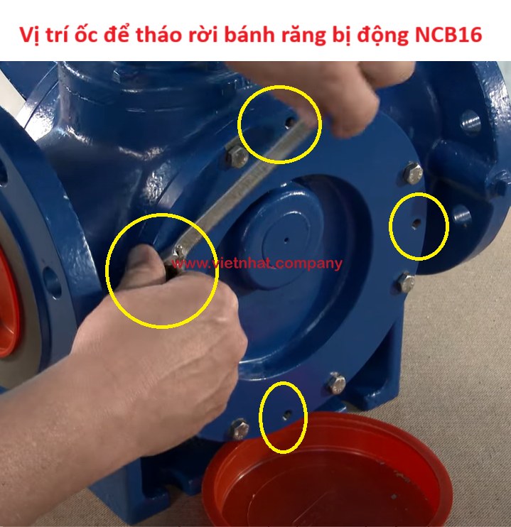 vị trí tháo bánh răng bị động của bơm bánh răng NCB16